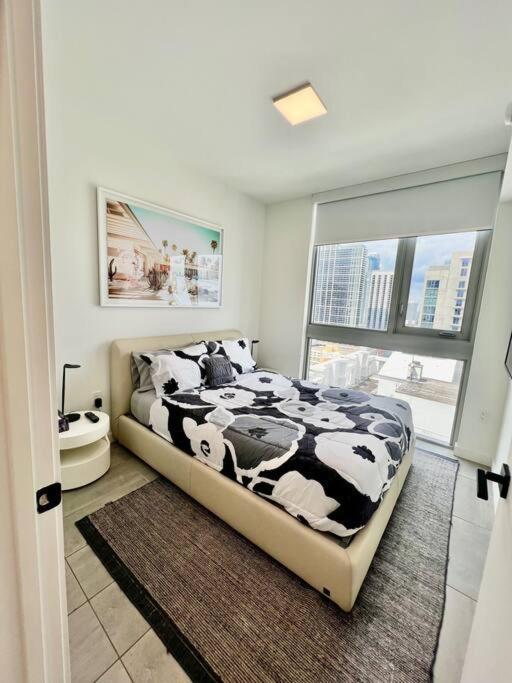 Spacious Studio In The Heart Of Downtown Miami Lägenhet Exteriör bild