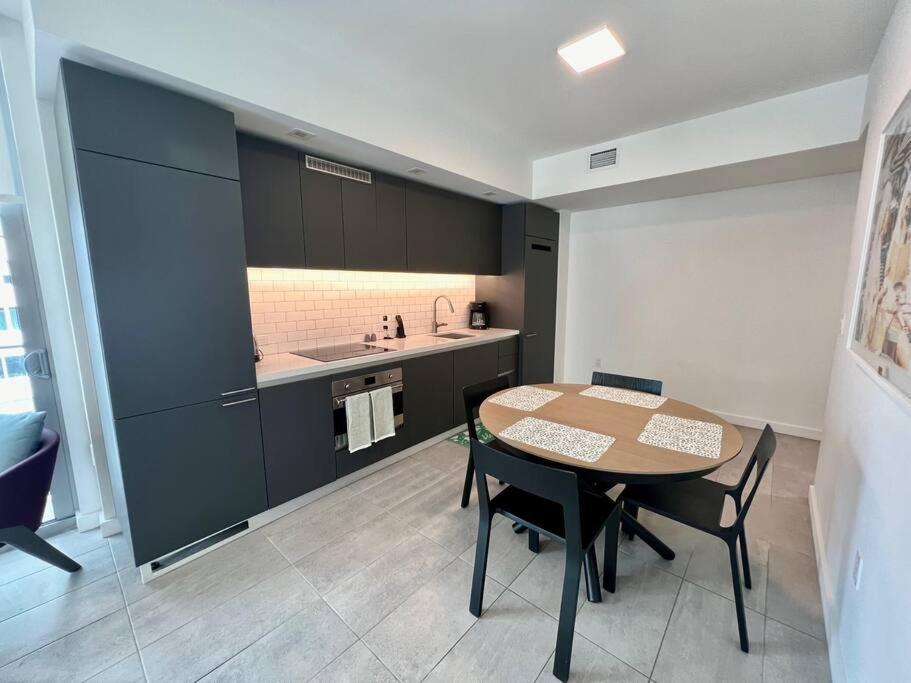 Spacious Studio In The Heart Of Downtown Miami Lägenhet Exteriör bild