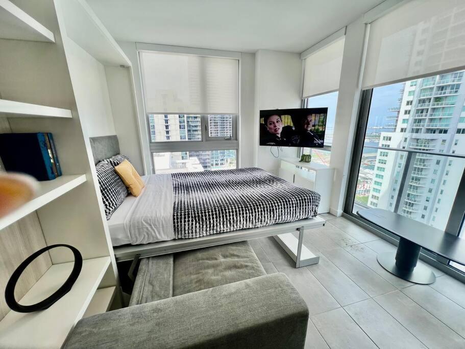 Spacious Studio In The Heart Of Downtown Miami Lägenhet Exteriör bild