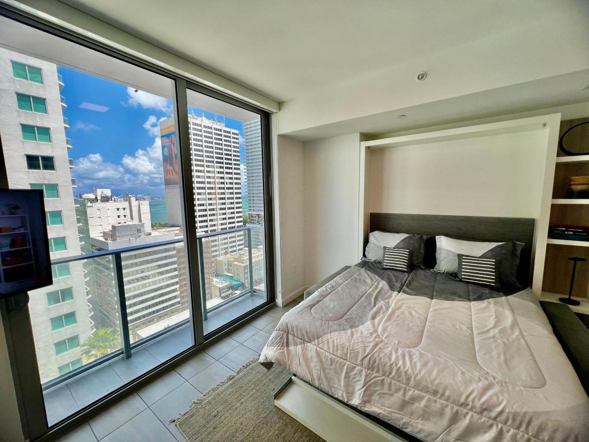 Spacious Studio In The Heart Of Downtown Miami Lägenhet Exteriör bild