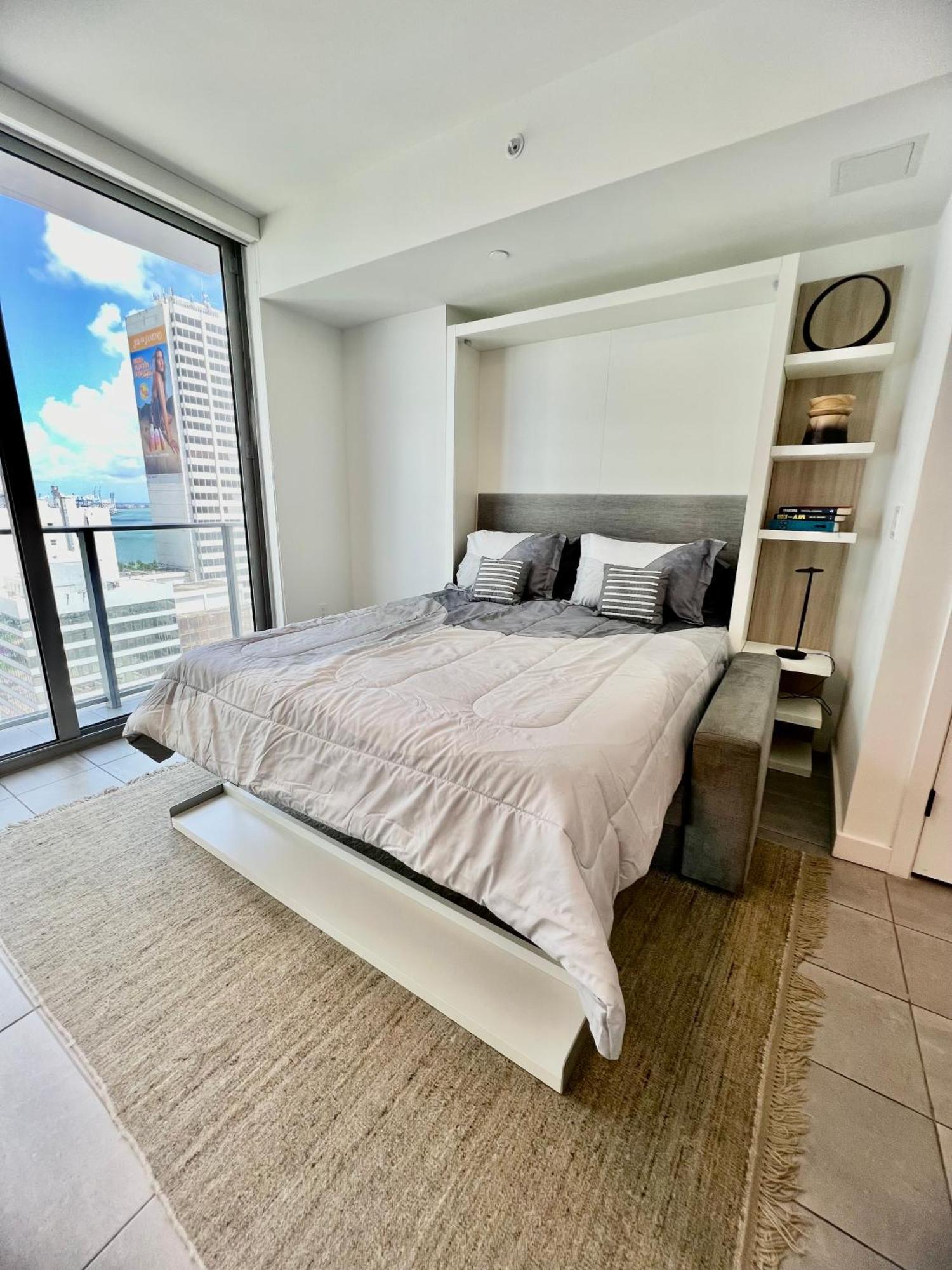 Spacious Studio In The Heart Of Downtown Miami Lägenhet Exteriör bild