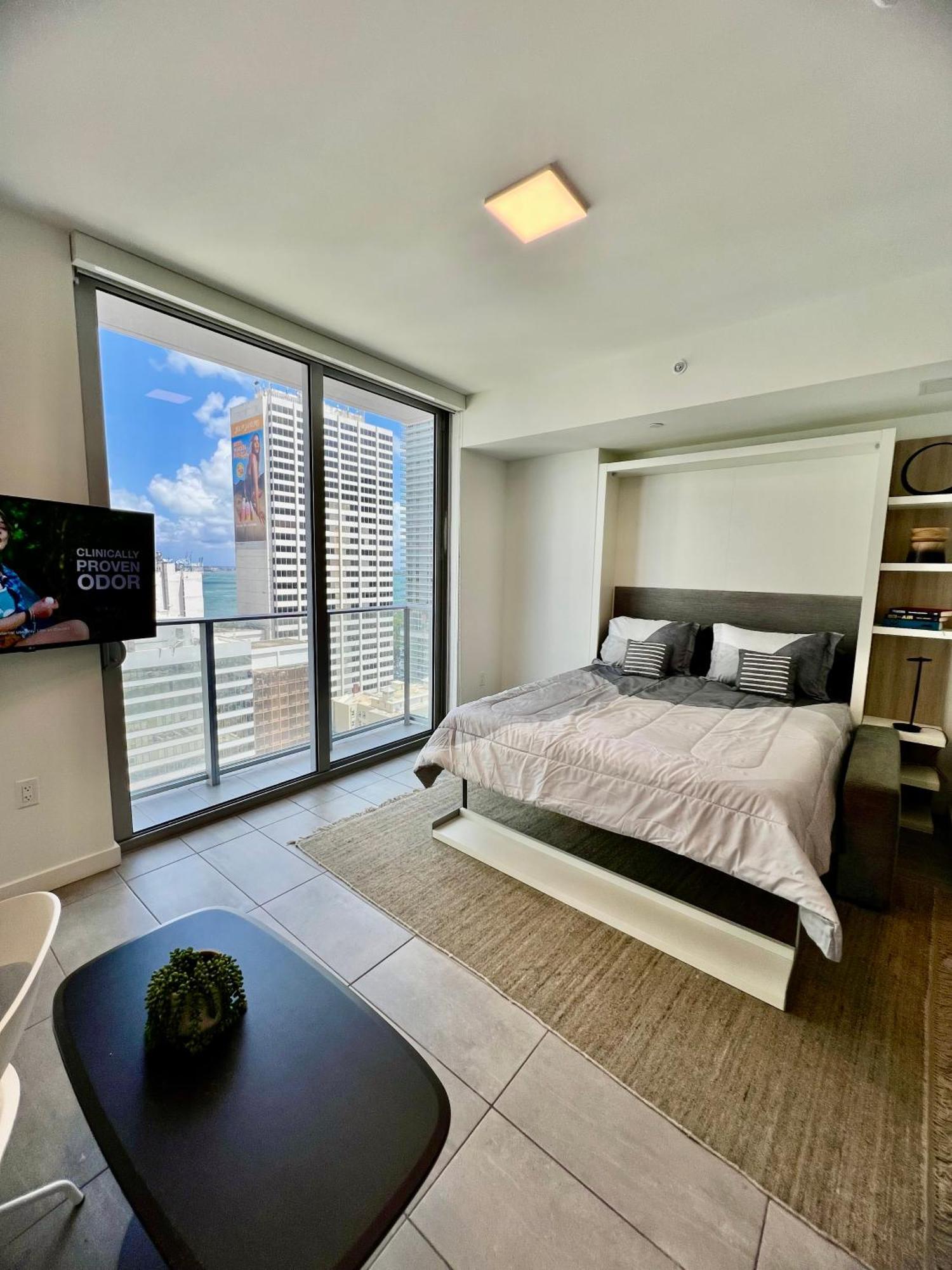 Spacious Studio In The Heart Of Downtown Miami Lägenhet Exteriör bild